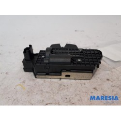 Peugeot - 208 - Tailgate lock mechanism
