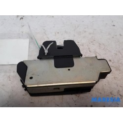 Peugeot - 208 - Tailgate lock mechanism