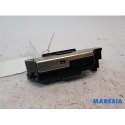 Peugeot - 208 - Tailgate lock mechanism