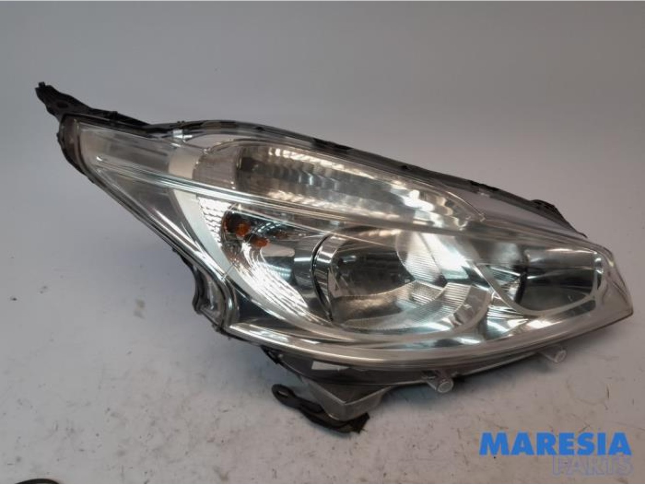 Peugeot - 208 - Koplamp rechts