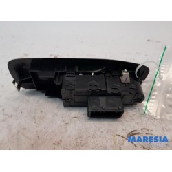 Peugeot - 208 - Multi-functional window switch