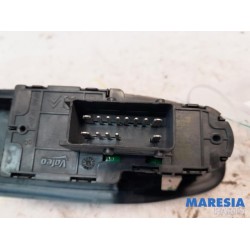 Peugeot - 208 - Multi-functional window switch