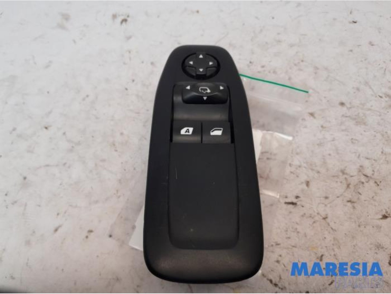 Peugeot - 208 - Multi-functional window switch