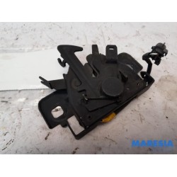 Renault - Trafic - Bonnet lock mechanism
