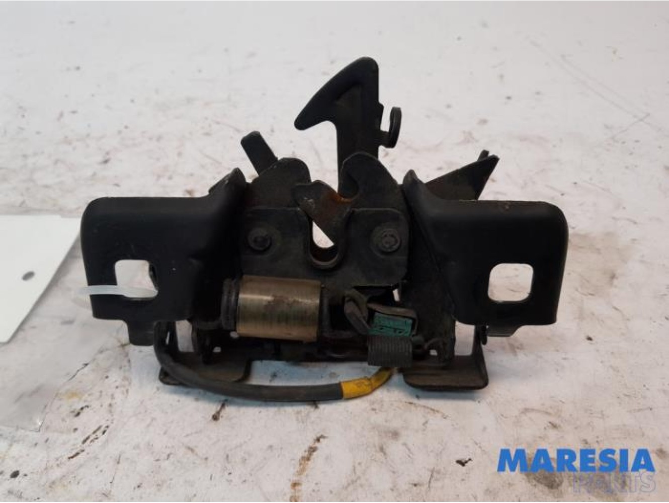 Renault - Trafic - Bonnet lock mechanism