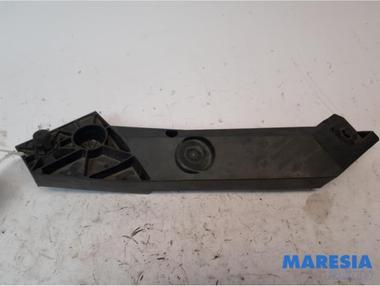 Renault - Trafic - Front part support