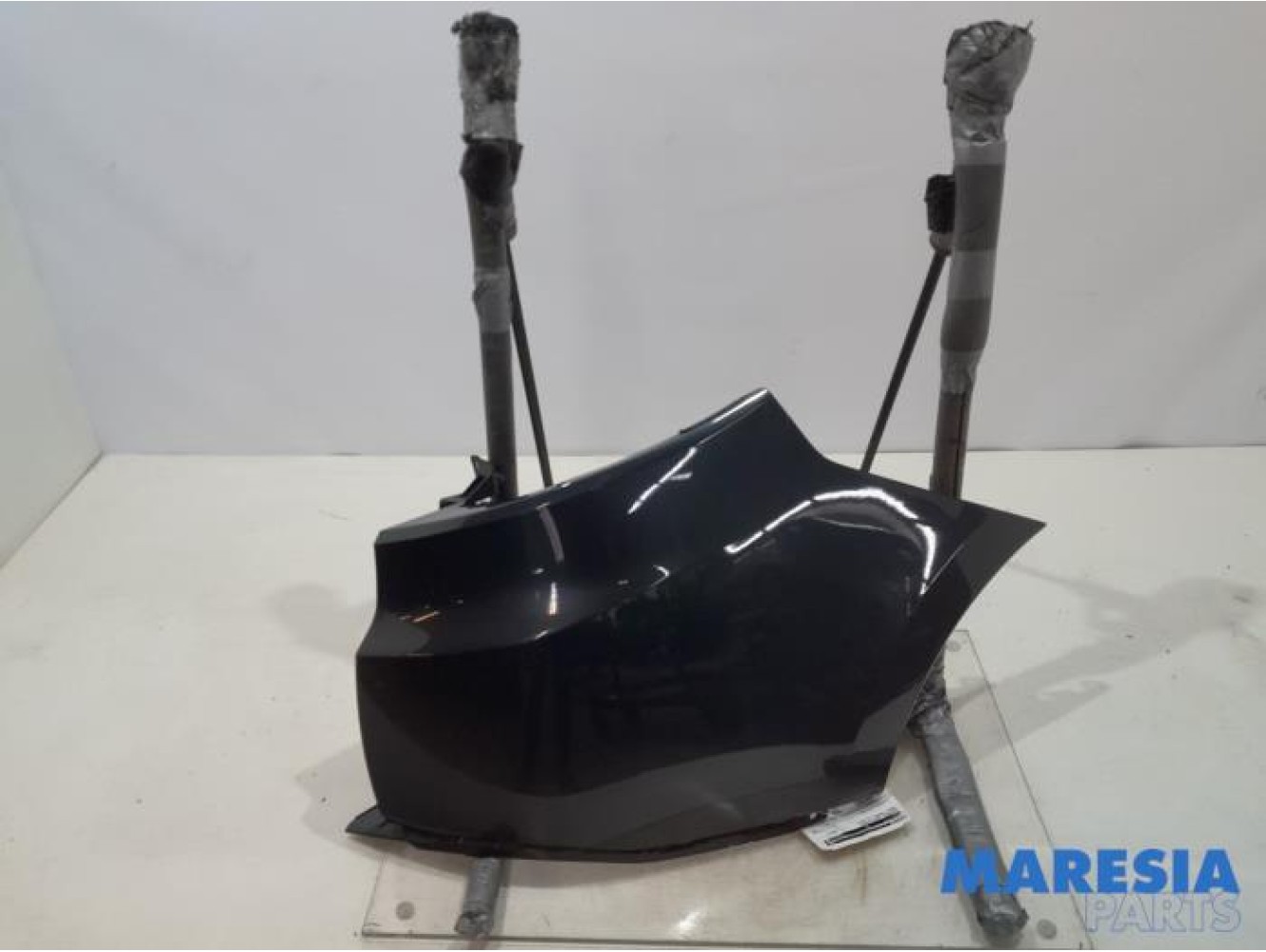 Renault - Megane - Rear bumper component, right