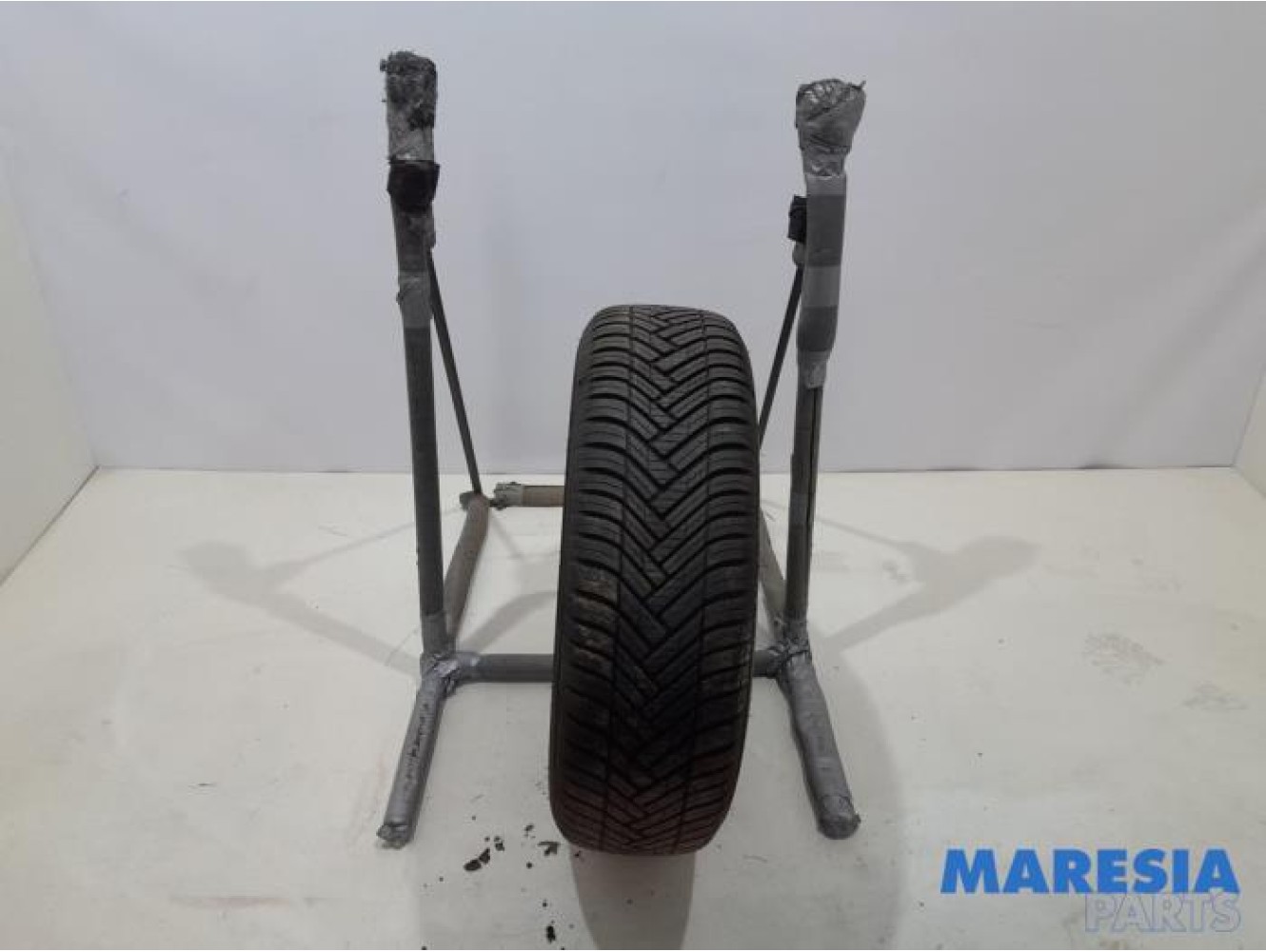 Peugeot - 208 - Tyre
