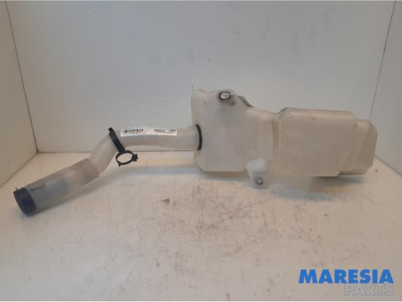 Lancia - Y(Psilon) - Front windscreen washer reservoir