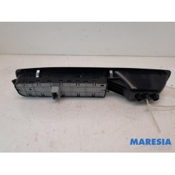 Renault - Megane - Multi-functional window switch
