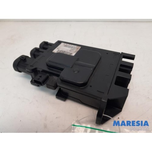 Renault - Megane - Voltage regulator