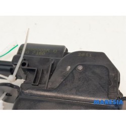 Renault - Megane - Tailgate lock mechanism