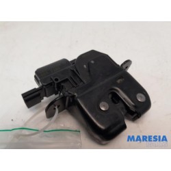Renault - Megane - Tailgate lock mechanism