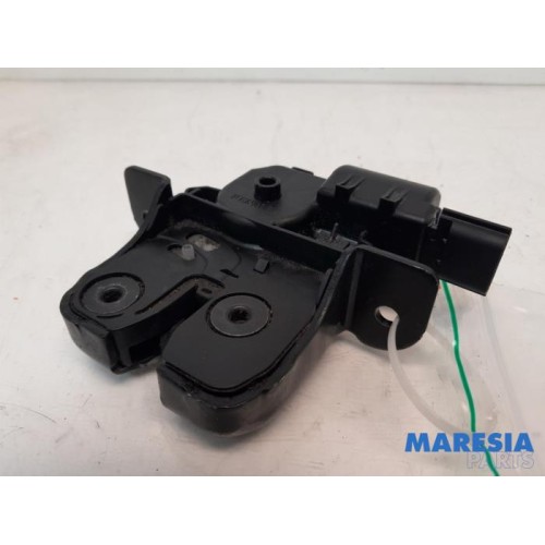 Renault - Megane - Tailgate lock mechanism