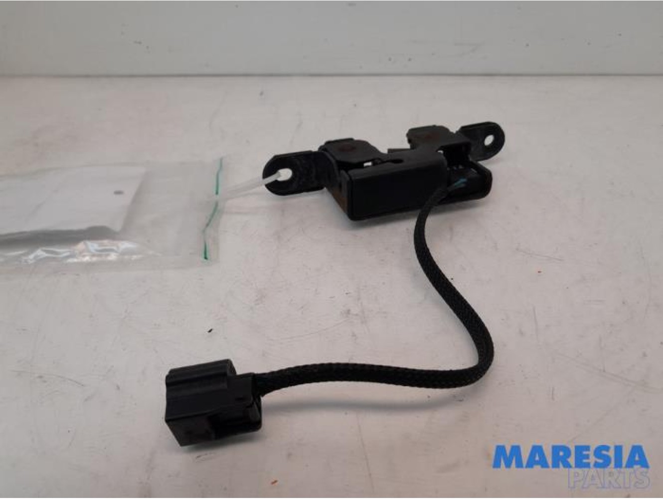 Renault - Megane - Bonnet lock mechanism