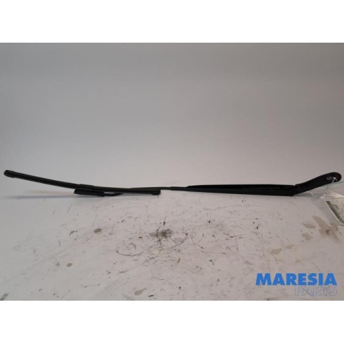 Citroen - DS3 - Front wiper arm