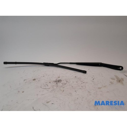 Citroen - DS3 - Front wiper arm