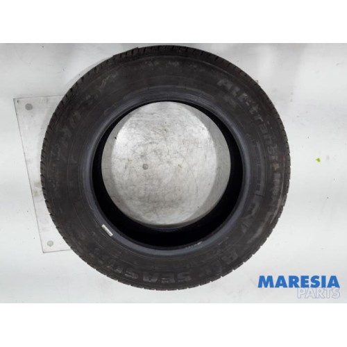 Renault - Trafic - Tyre