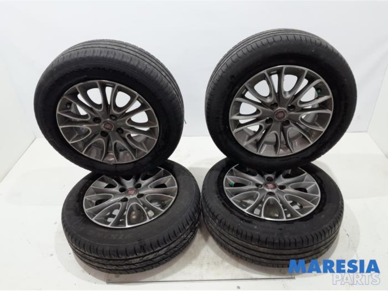 Fiat - Punto - Sportvelgenset + banden