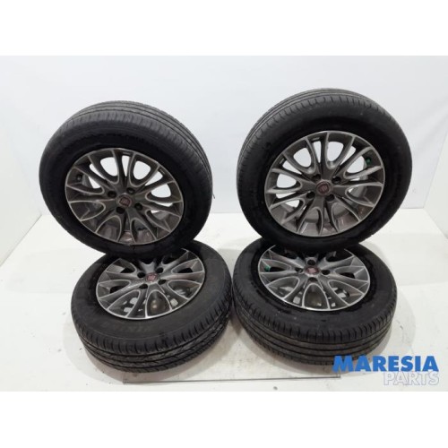 Fiat - Punto - Sportvelgenset + banden