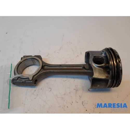 Renault - Captur - Piston