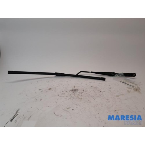 Fiat - Punto - Front wiper arm