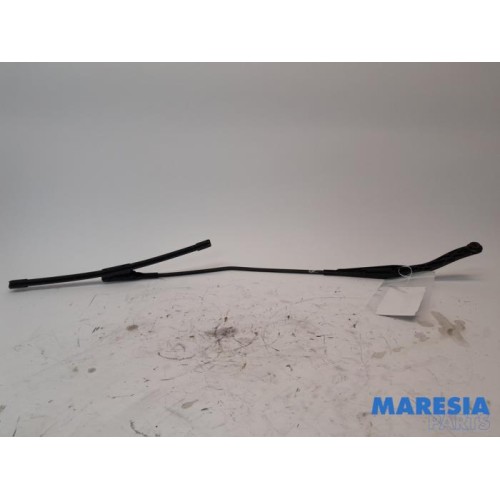 Fiat - Punto - Front wiper arm