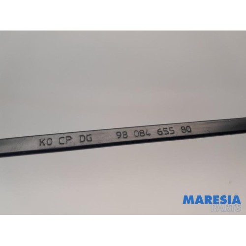 Peugeot - Expert - Front wiper arm