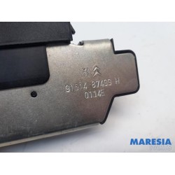 Citroen - DS3 - Tailgate lock mechanism