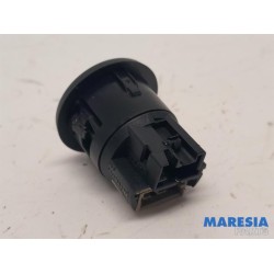 Peugeot - 208 - AUX / USB connection