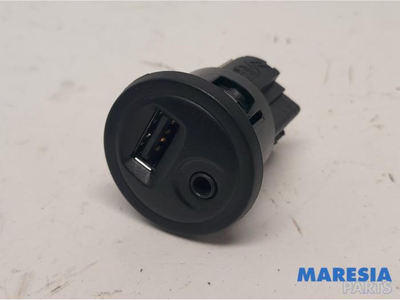 Peugeot - 208 - AUX / USB connection
