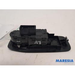 Peugeot - 208 - Multi-functional window switch