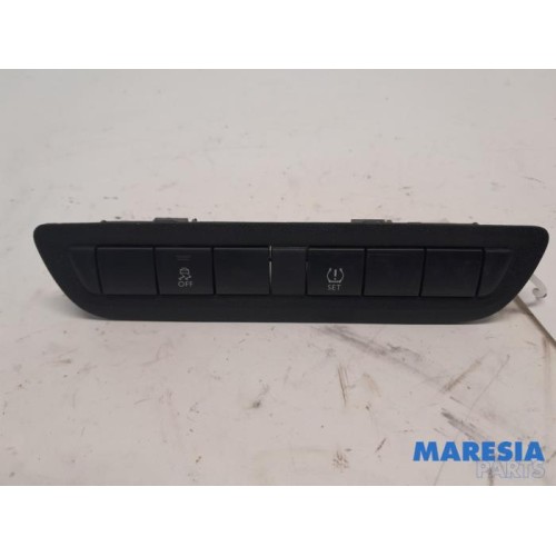 Peugeot - 208 - Switch