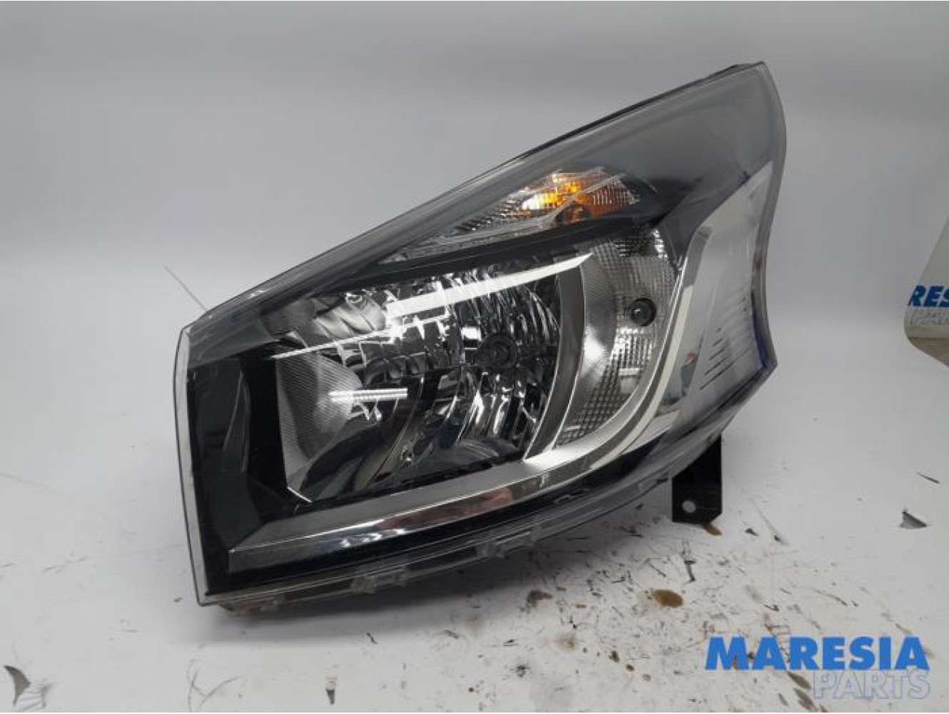 Renault - Trafic - Koplamp links