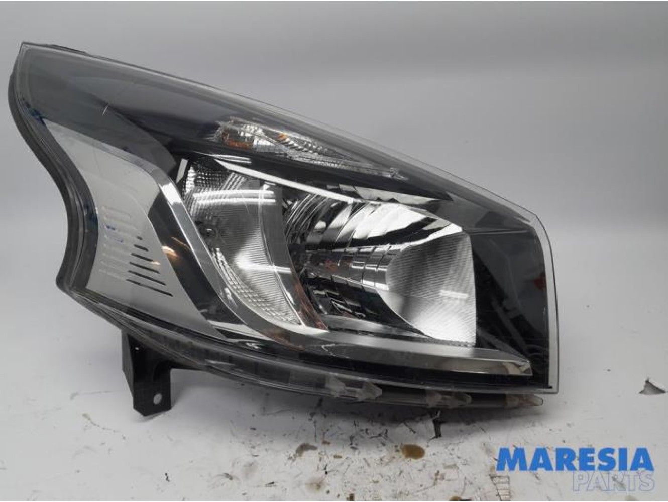 Renault - Trafic - Phare droit