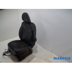 Renault - Trafic - Seat, right