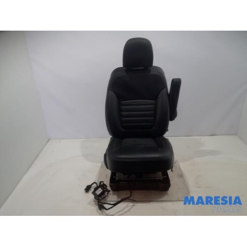 Renault - Trafic - Seat, right