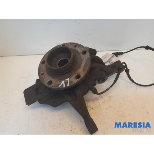 Renault - Megane - Fusee links-voor