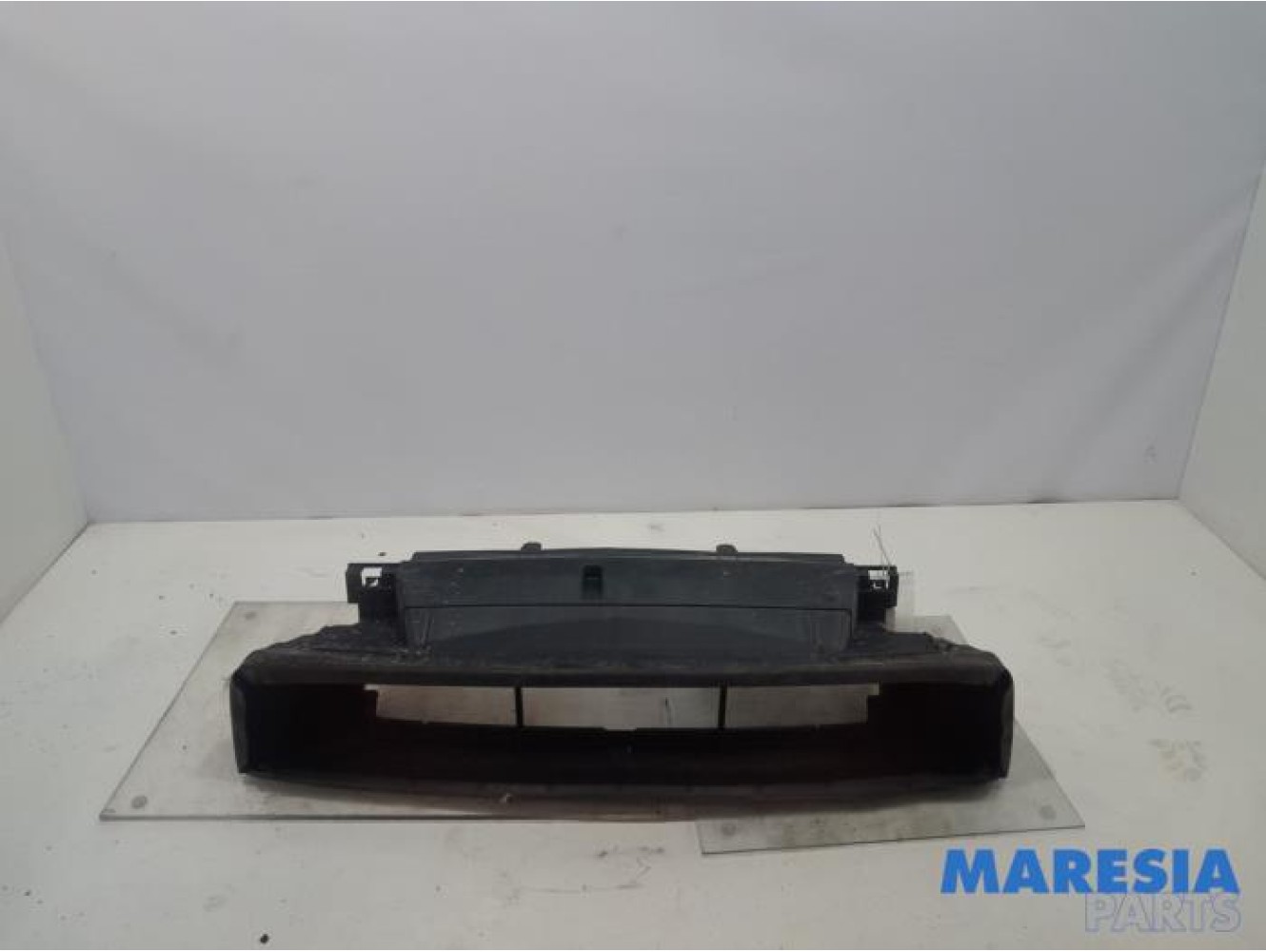 Renault - Trafic - Air funnel