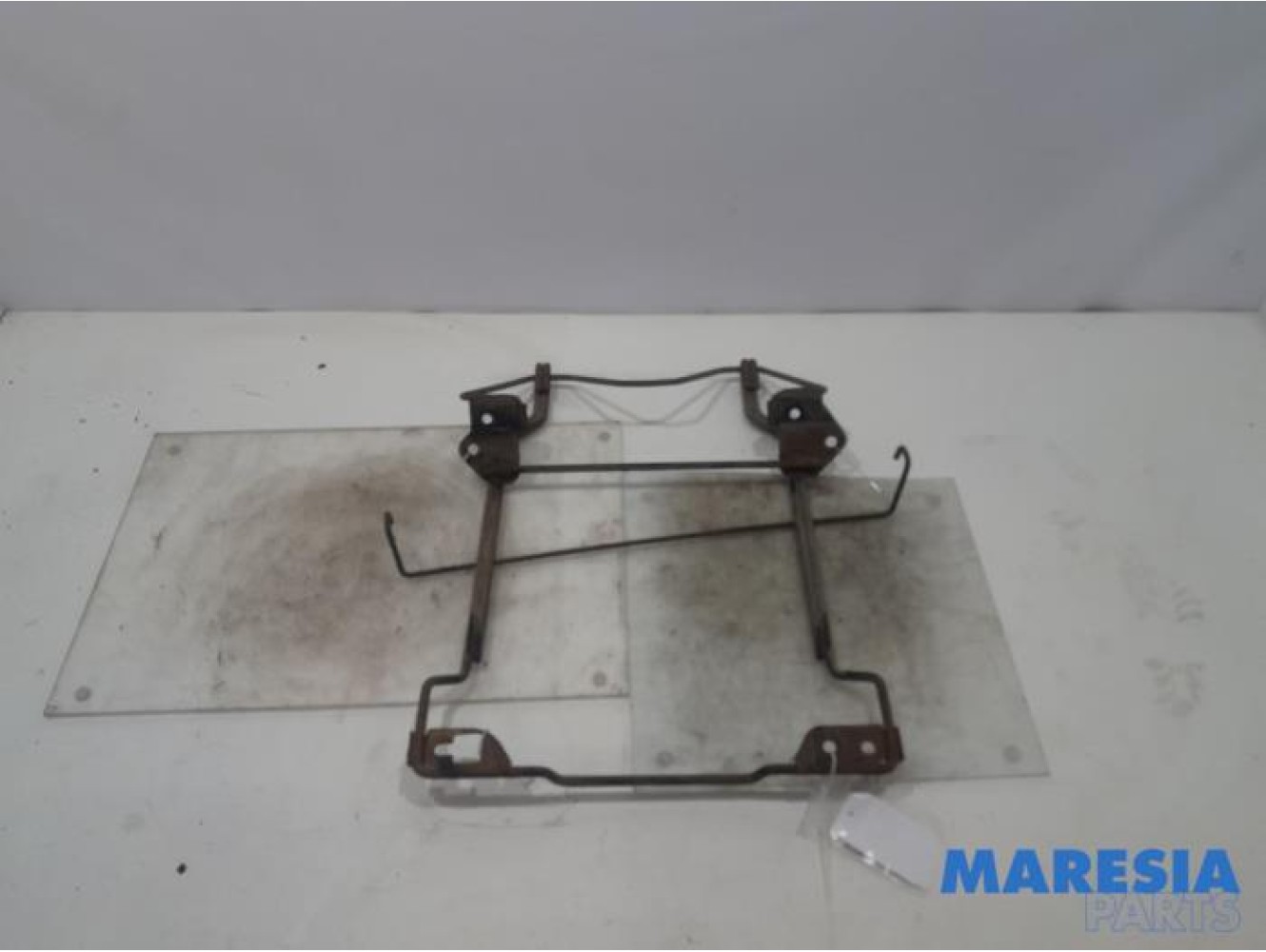 Renault - Trafic - Spare wheel mechanism