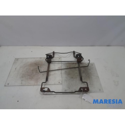 Renault - Trafic - Spare wheel mechanism