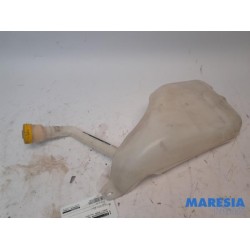 Renault - Megane - Front windscreen washer reservoir