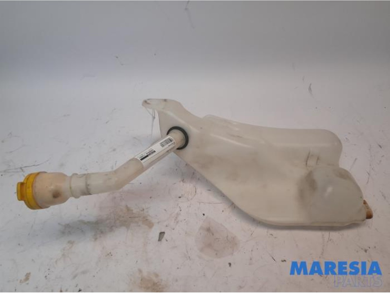 Renault - Megane - Front windscreen washer reservoir