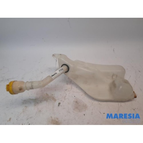 Renault - Megane - Front windscreen washer reservoir