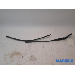 Renault - Megane - Front wiper arm