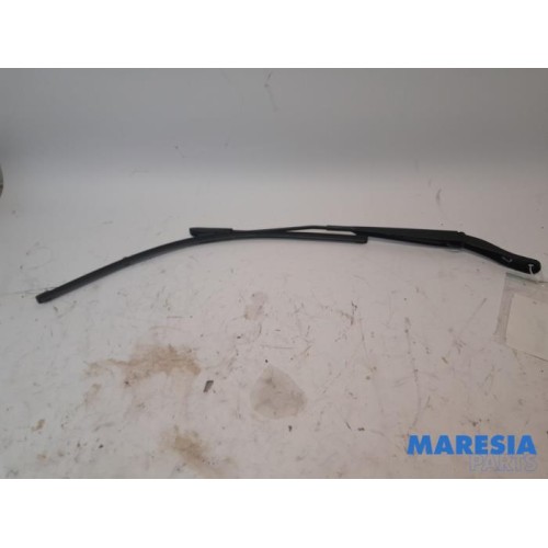 Renault - Megane - Front wiper arm