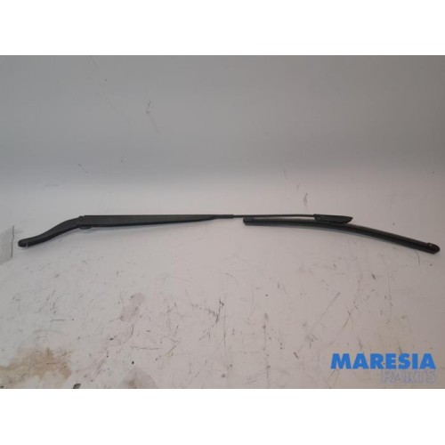 Renault - Megane - Front wiper arm