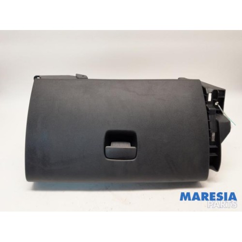 Renault - Trafic - Glovebox