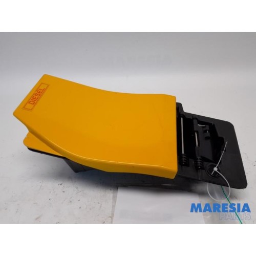 Renault - Trafic - Tank Klep