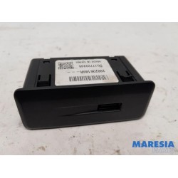 Renault - Trafic - AUX/USB aansluiting